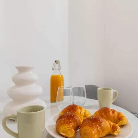 Apartment Elegant Sacre Coeur Metro Anvers - 18 -2p