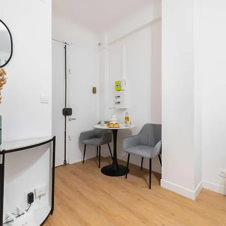 Elegant Sacre Coeur Metro Anvers - 18 -2p Apartment *